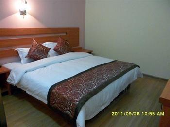 Tiandi Renhe Hotel Jinan Bagian luar foto